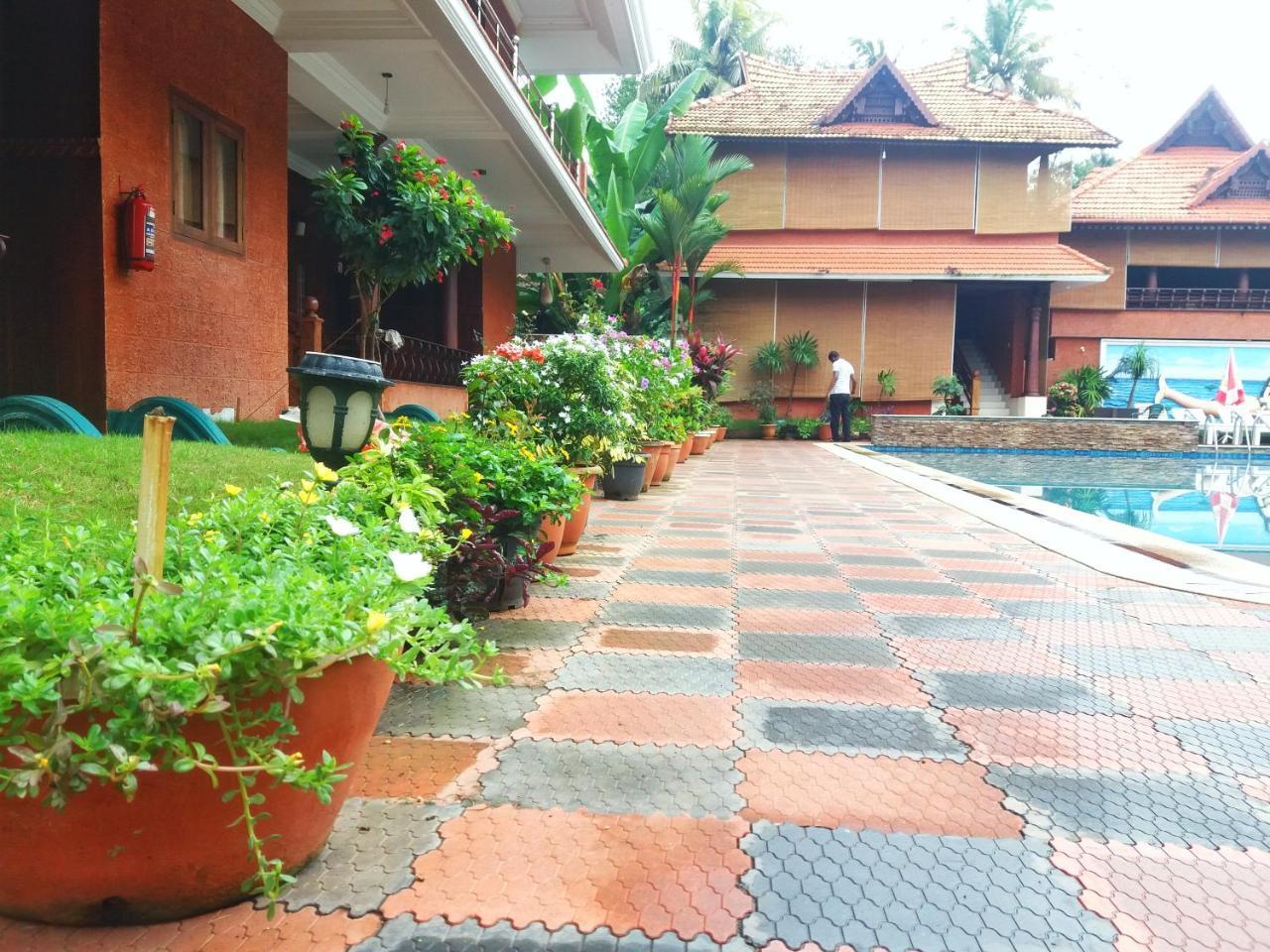 Nikhil Ayurvedic Heritage Hotel Varkala Exterior foto