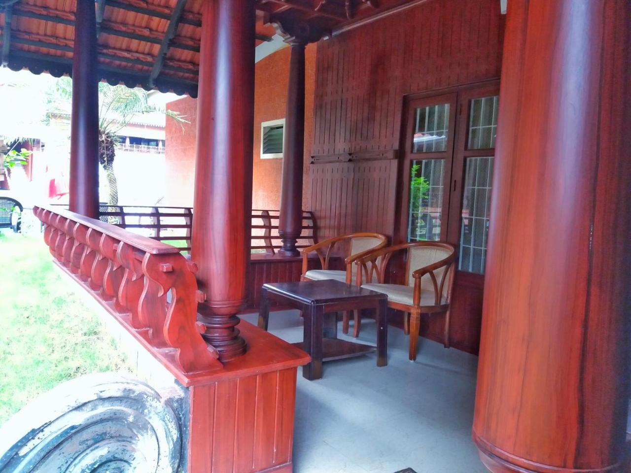 Nikhil Ayurvedic Heritage Hotel Varkala Exterior foto